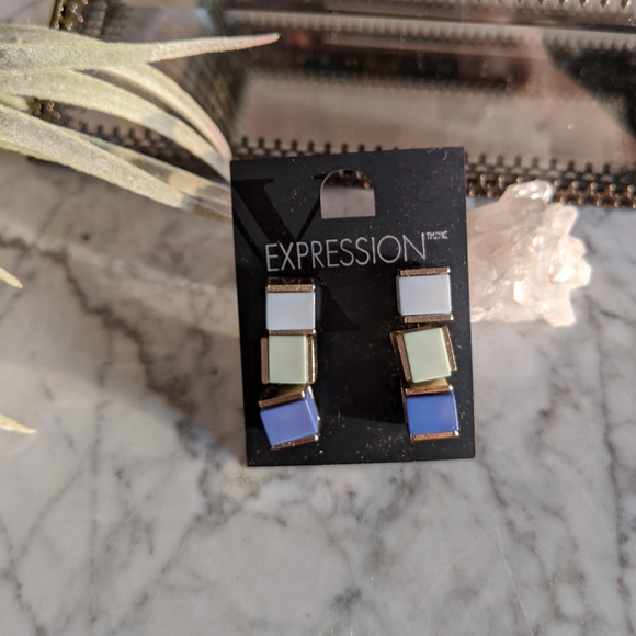Expression set of square studded earrings - Picture 1 of 4